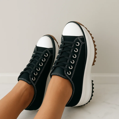 <p><strong>Customers love our shoes!</strong></p>