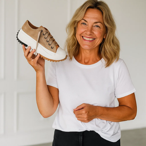 <p><strong>Customers love our shoes!</strong></p>